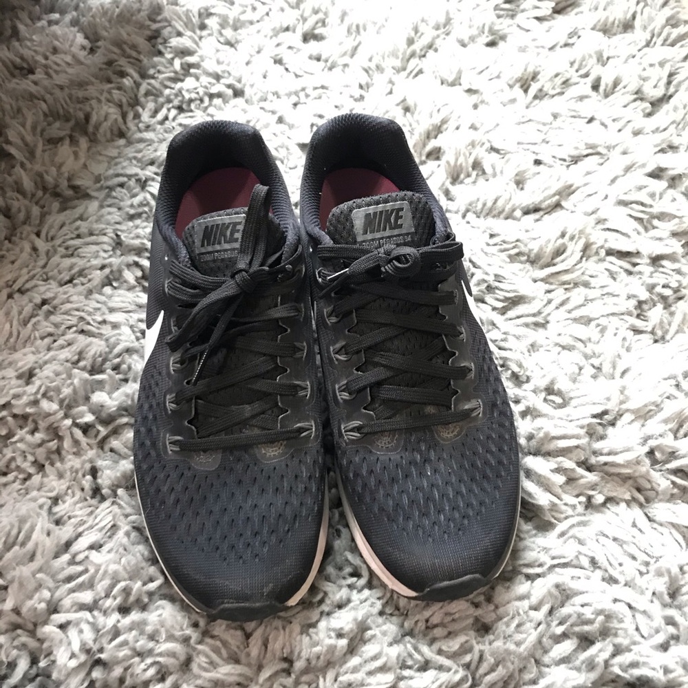 new nike black sneakers